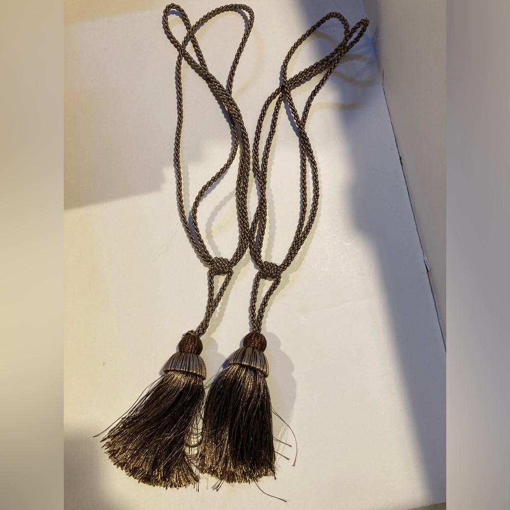 Curtain pull ties